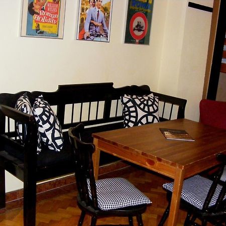 11Th Hour Cinema Hostel Budapest Luaran gambar