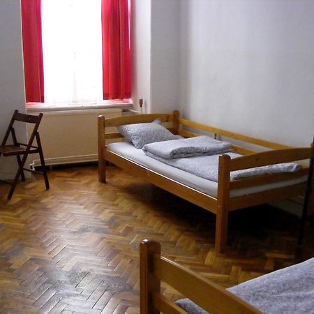 11Th Hour Cinema Hostel Budapest Luaran gambar