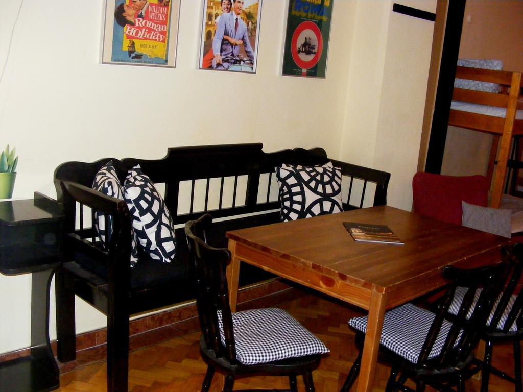 11Th Hour Cinema Hostel Budapest Luaran gambar