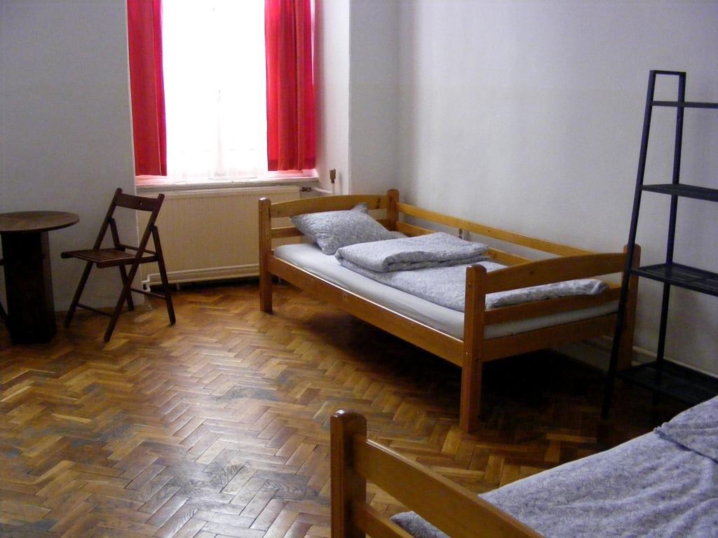 11Th Hour Cinema Hostel Budapest Luaran gambar